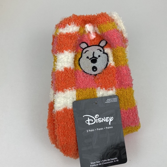 Set of 2 Winnie the Pooh socks NWT! Fuzzy, Fits womens shoe size 4-10 - Picture 4 of 12